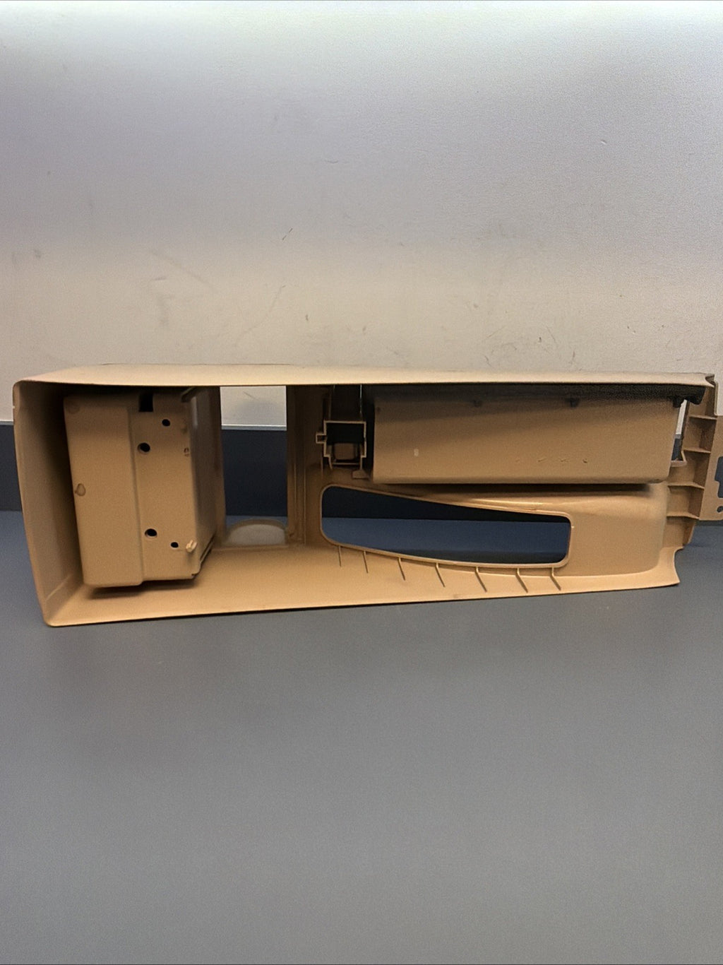 00-06 BMW E46 3-Series Center Console Cupholder Assembly BEIGE OEM 8213680 *READ