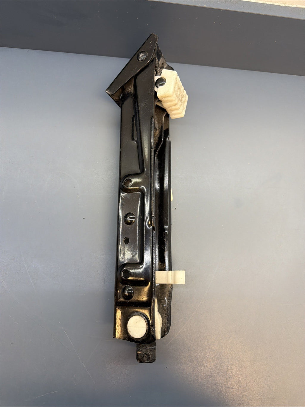 04-10 BMW E60 BMW 550I 525i 530 I 650i SPARE TIRE JACK CAR LIFT OEM 6766621