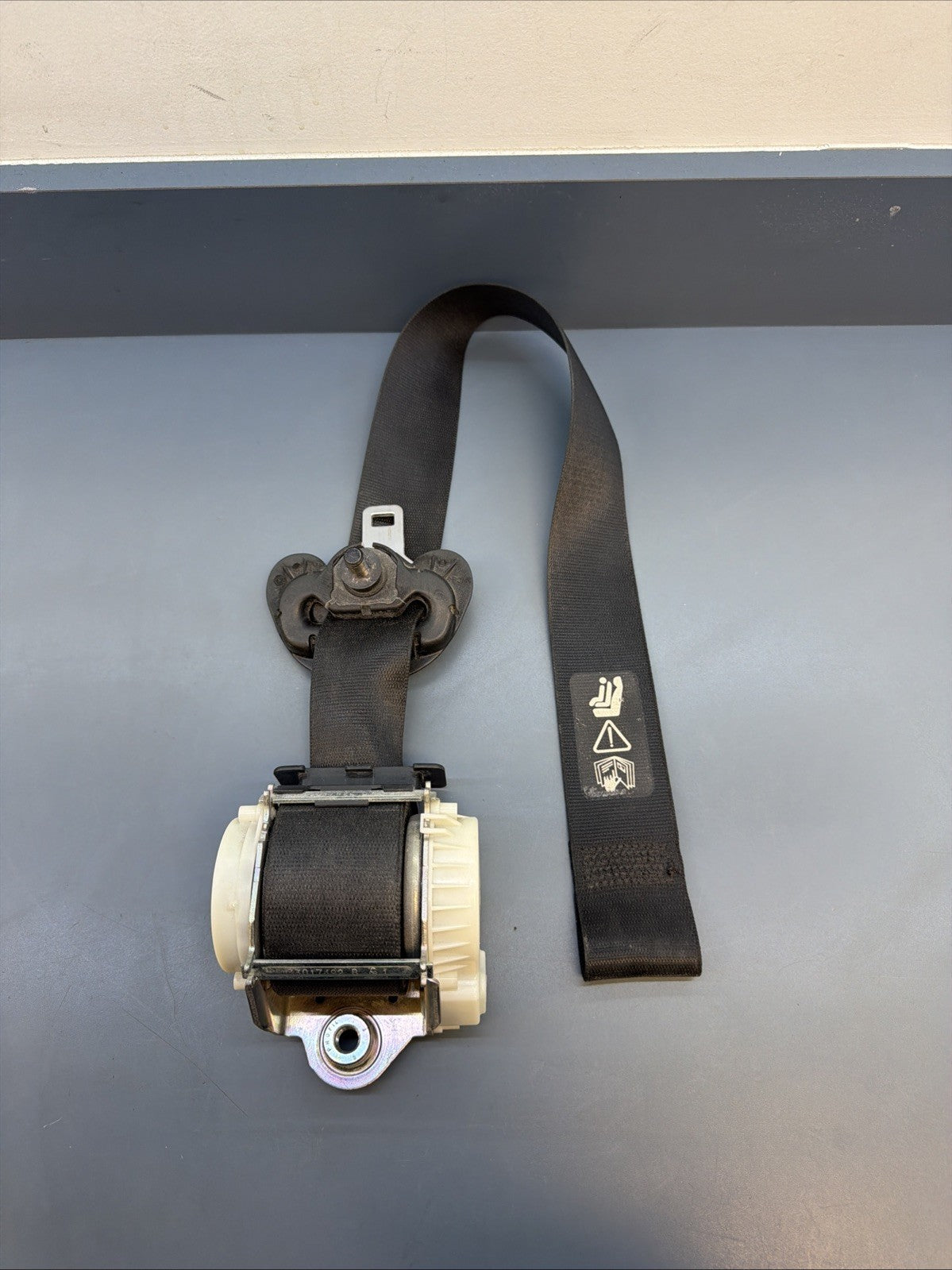 08-13 BMW E90 E92 E93 OEM Coupe Front Right PASSANGER Seat Belt Black 34016740