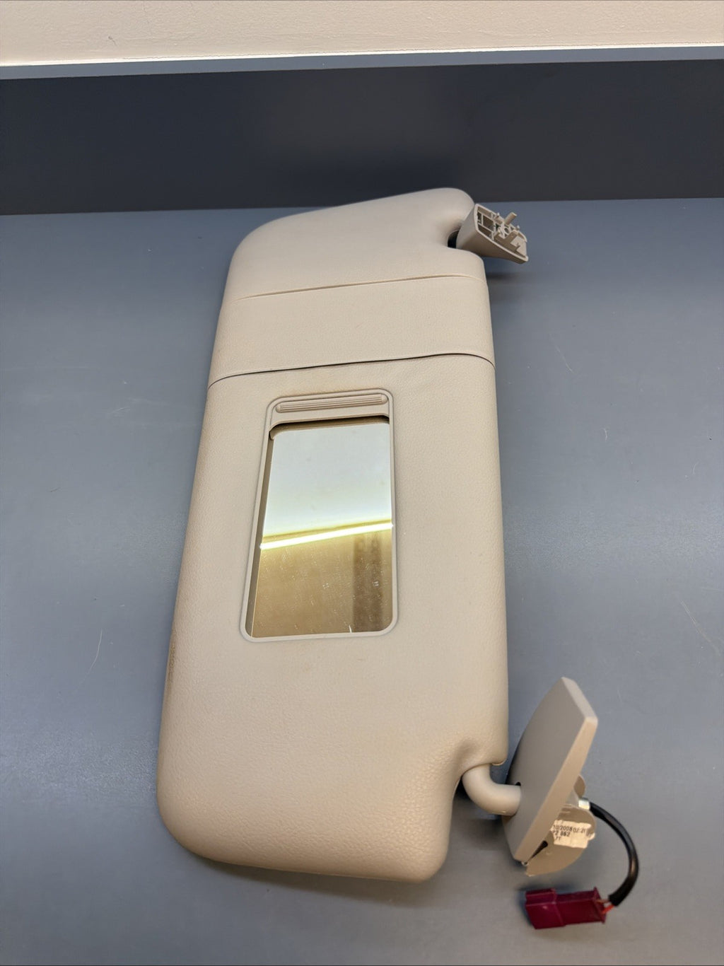 BMW E60 E92 E93 Sun Visor Set OEM – Driver & Passenger 6905983