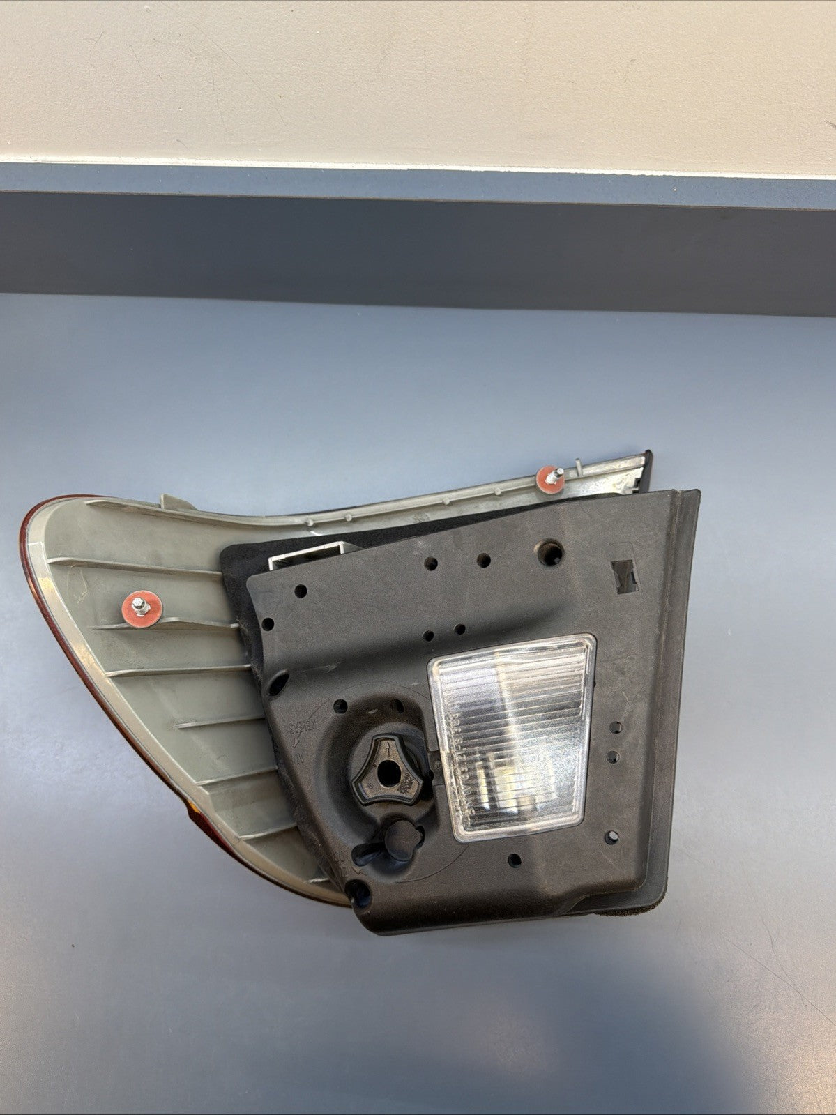 OEM 2002 2003 2004 2005 BMW E46 330i 325i LEFT DRIVER BRAKE TAIL LIGHT 6907933