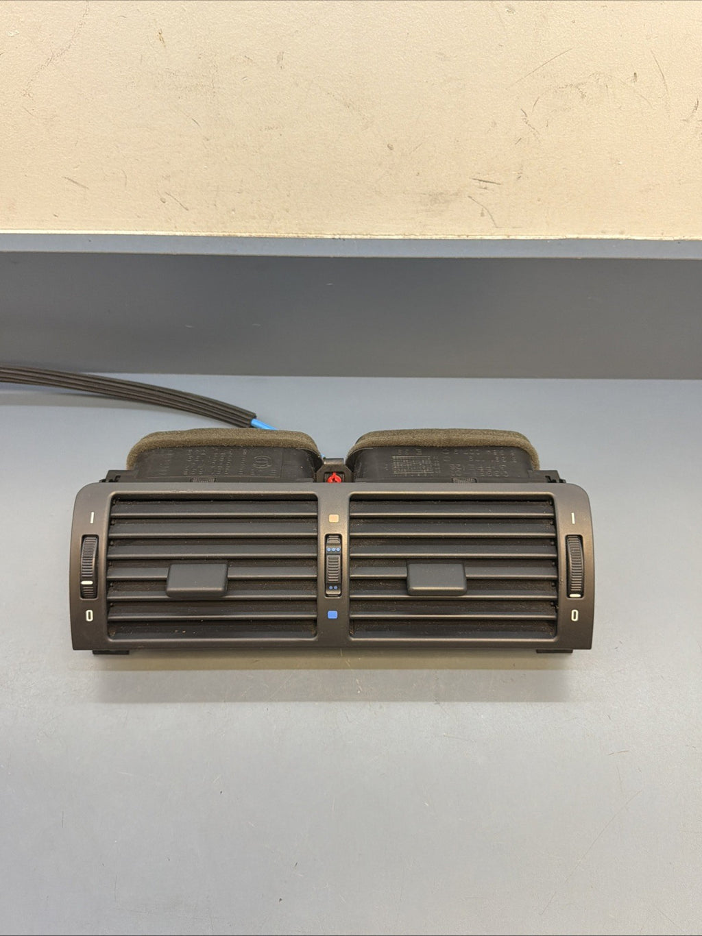 1999-2006 BMW E46 3 Series 325i Center Dash AC Air Vent Assembly 8363199 OEM