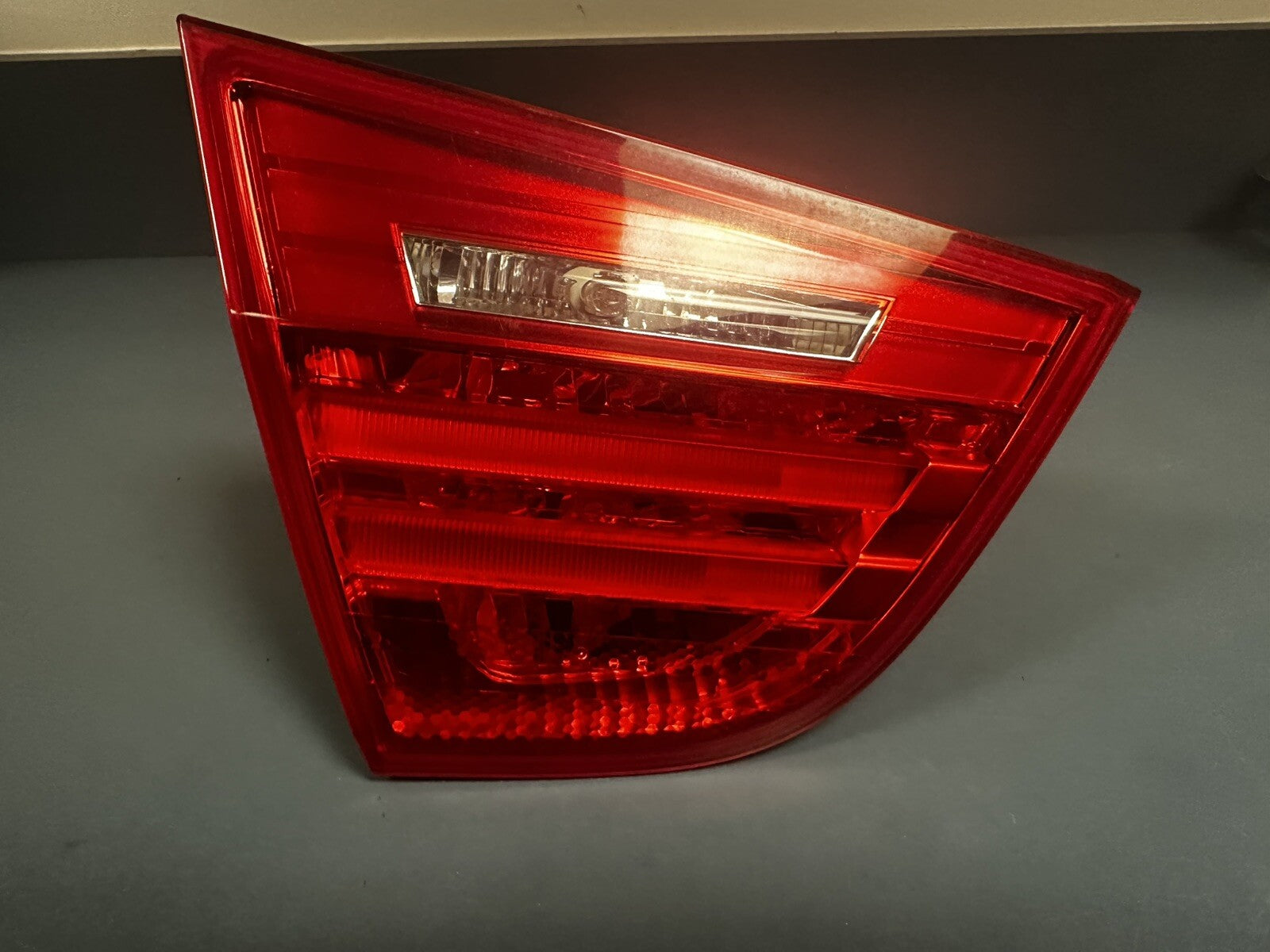 09-11 BMW E90 3 SERIES 328i 335i REAR LEFT DRIVER SIDE INNER TAIL LIGHT LAMP OEM