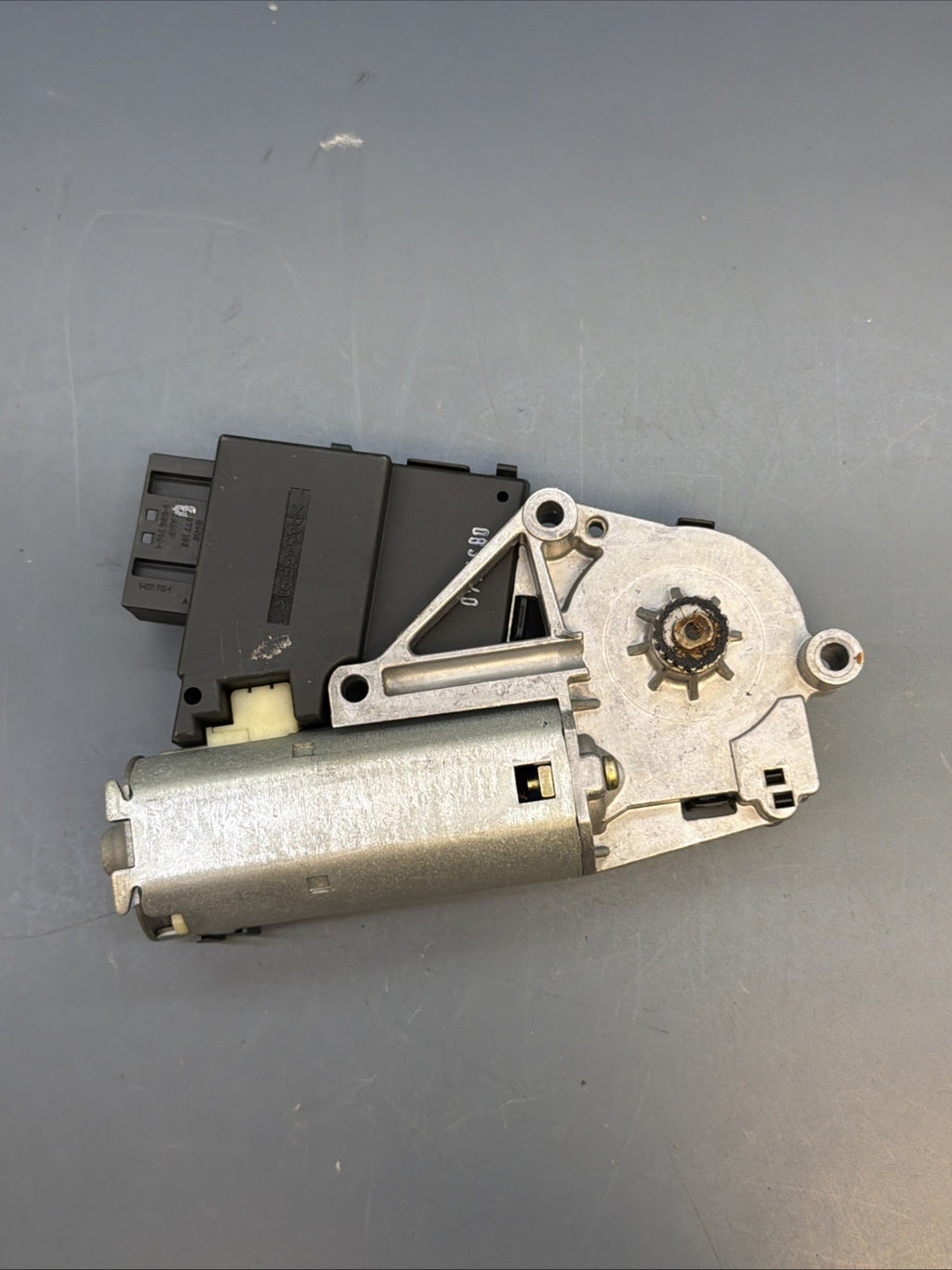 00-06 BMW X5 E53 Upper Overhead Sunroof Moonroof Motor 8381480 OEM