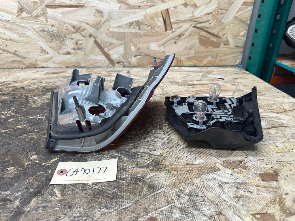 BMW 97-05 E46 3 SERIES LEFT+RIGHT OUTER TAIL LIGHT SET 2PC OEM 8364921+8364922