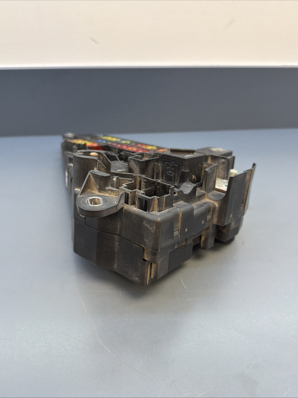 04-10 BMW E60 E63 E64 M5 M6 REAR POWER DISTRIBUTION RELAY FUSE BOX 6906619