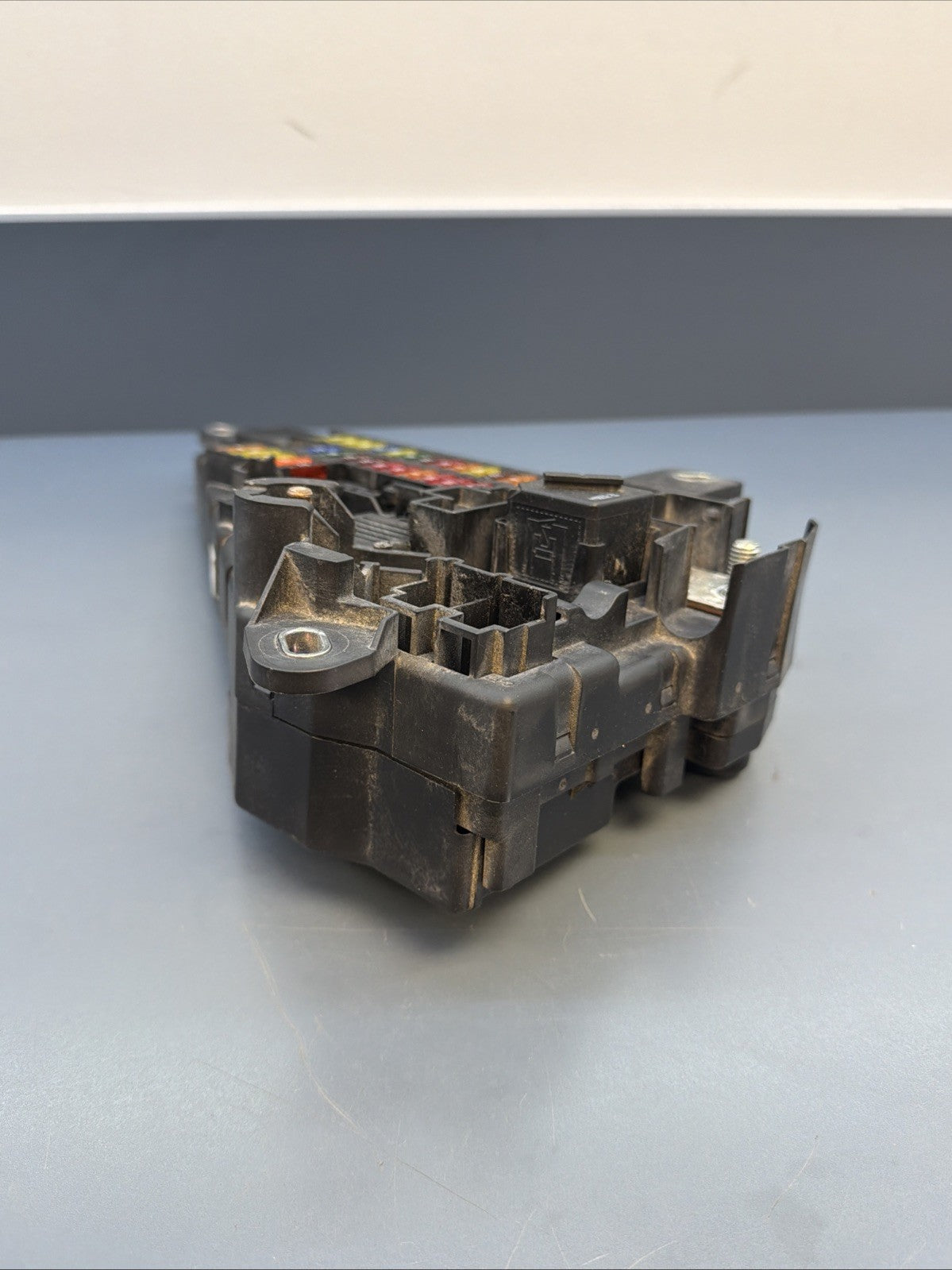04-10 BMW E60 E63 E64 M5 M6 REAR POWER DISTRIBUTION RELAY FUSE BOX 6906619