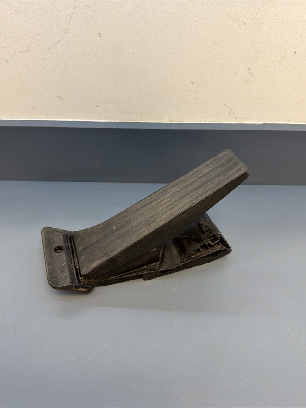 12-15 BMW E84 X1 Front Lower Accelerator Gas Foot Pedal Lever OEM 6860784