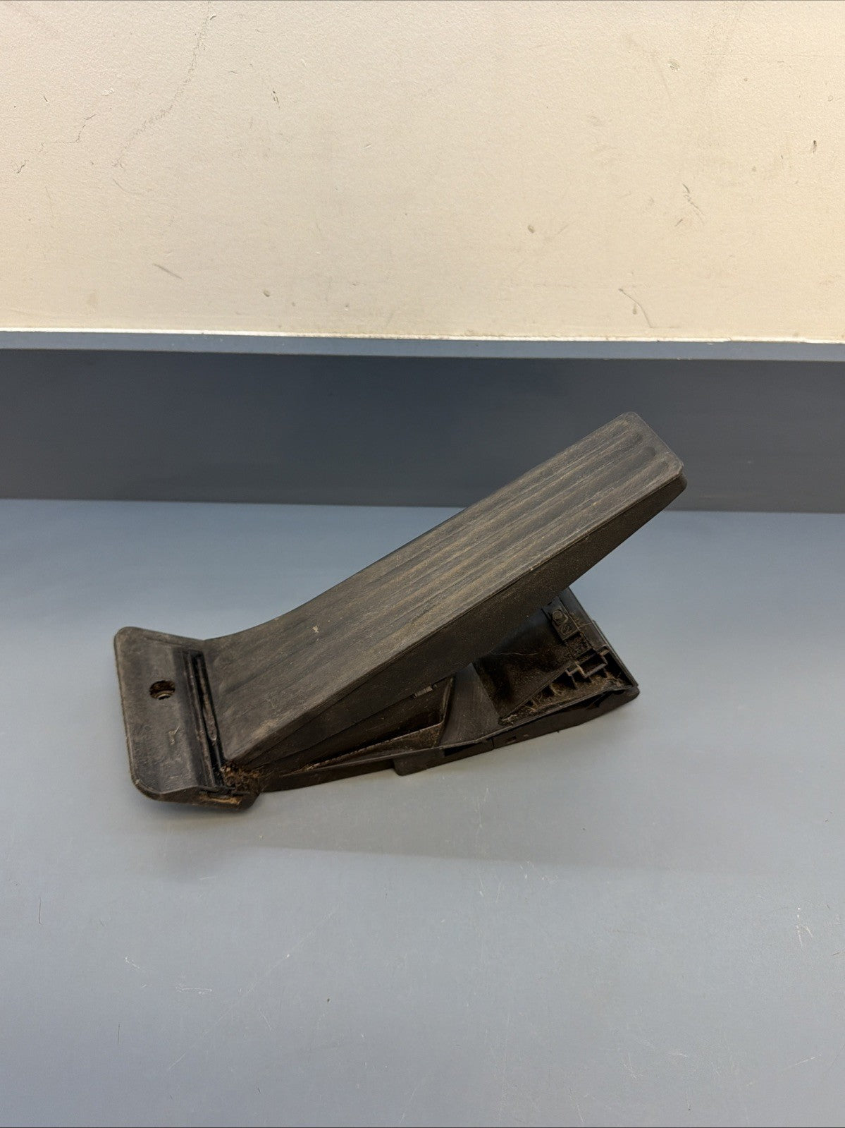 12-15 BMW E84 X1 Front Lower Accelerator Gas Foot Pedal Lever OEM 6860784