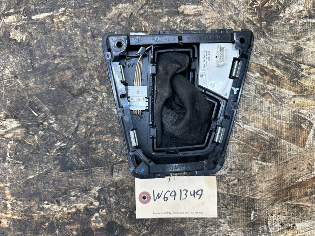 BMW 2003-2010 E83 X3 AUTOMATIC TRANSMISSION GEAR SHIFTER BOOT BLACK OEM 7056025