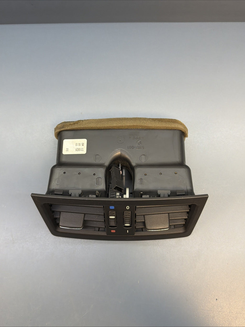 07-12 BMW E90 328i 335i Rear Center Console Air Vent Grille 7129556 OEM