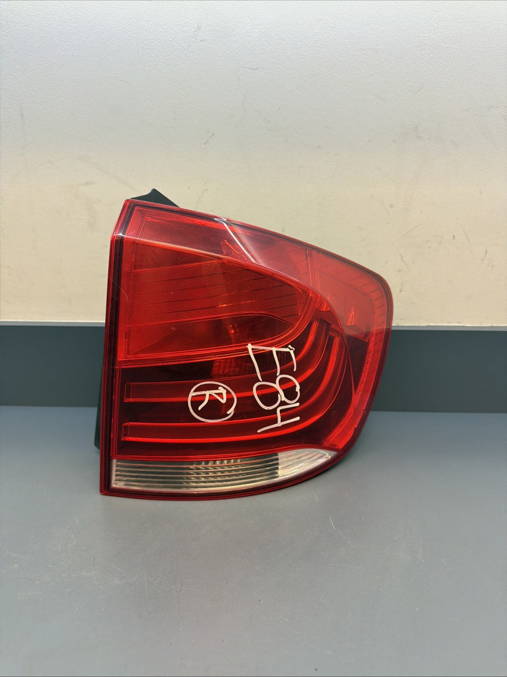 2013 2014 2015 BMW E84 X1 REAR RIGHT OUTER TAIL LIGHT ASSEMBLY OEM 2990112