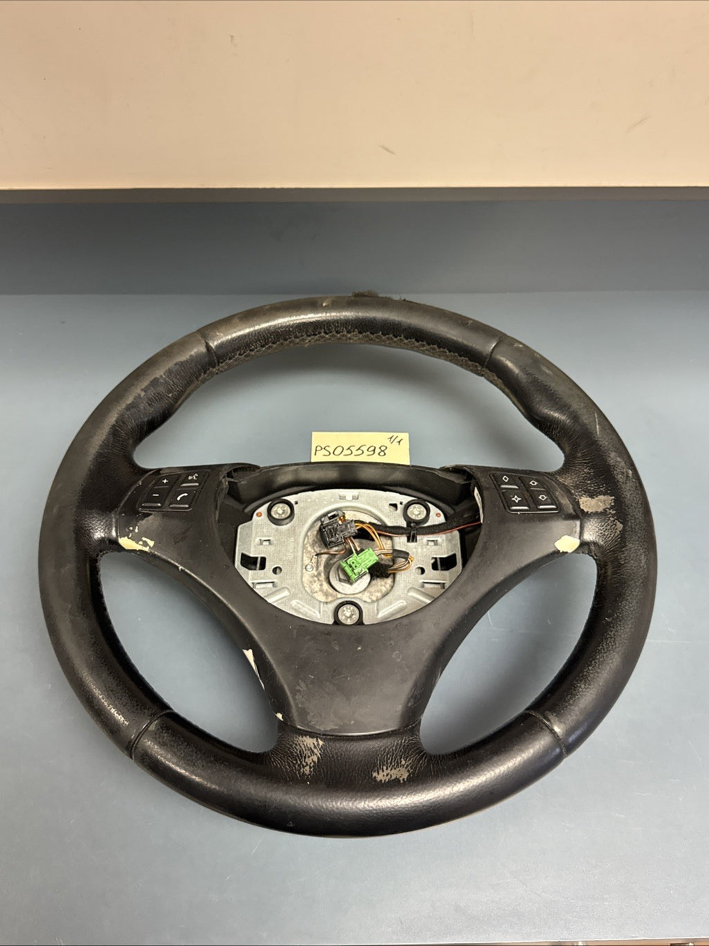 2006-2011 BMW E90 E92 E93 328i 330i 335i Sport Steering Wheel Leather *DEFEKT*