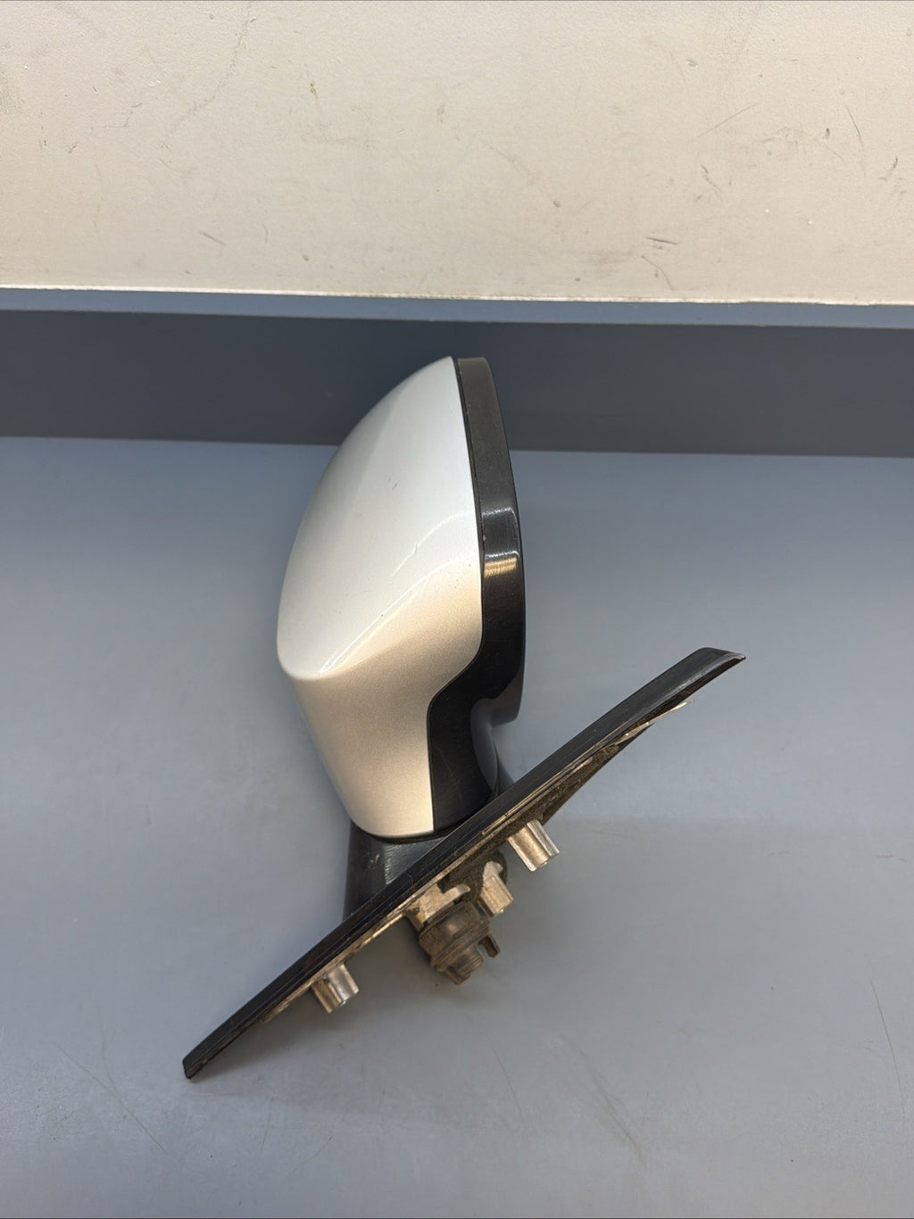 2011 - 2013 BMW E88 FRONT RIGHT PASSENGER SIDE VIEW MIRROR OEM 7208145 Silver