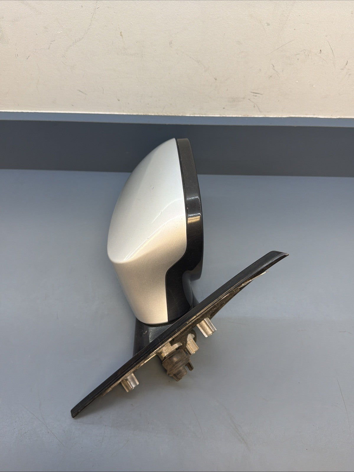 2011 - 2013 BMW E88 FRONT RIGHT PASSENGER SIDE VIEW MIRROR OEM 7208145 Silver