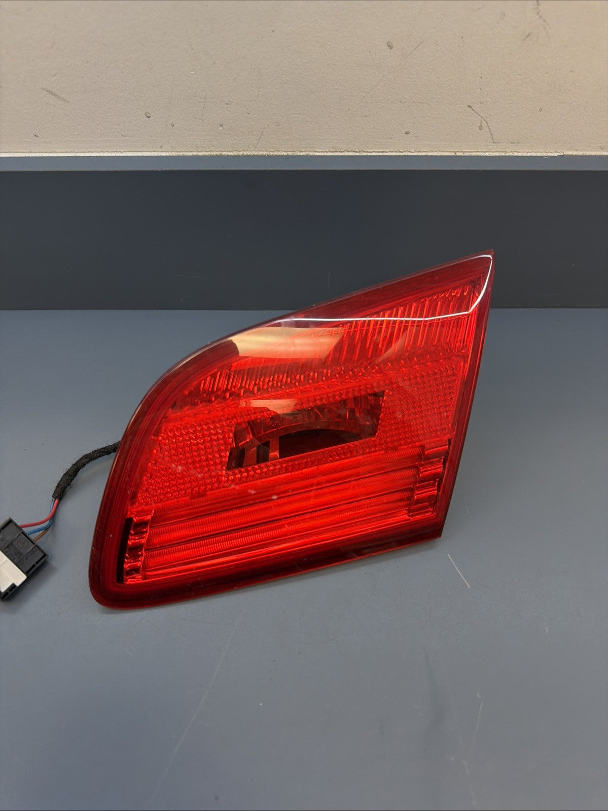 07-10 BMW E93 335 328 M3 Convertible Right Side Inner Trunk Lid Light 7162304