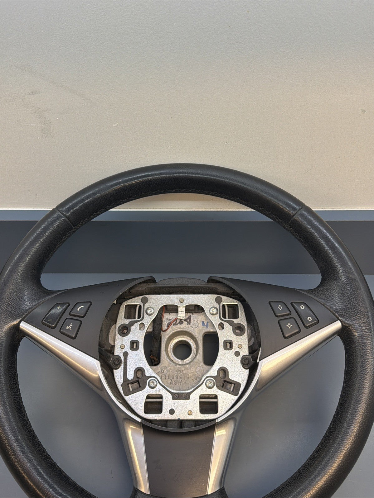 BMW 03-10 E60 5 SERIES BLACK LEATHER STEERING WHEEL W/BUTTONS OEM 11008818