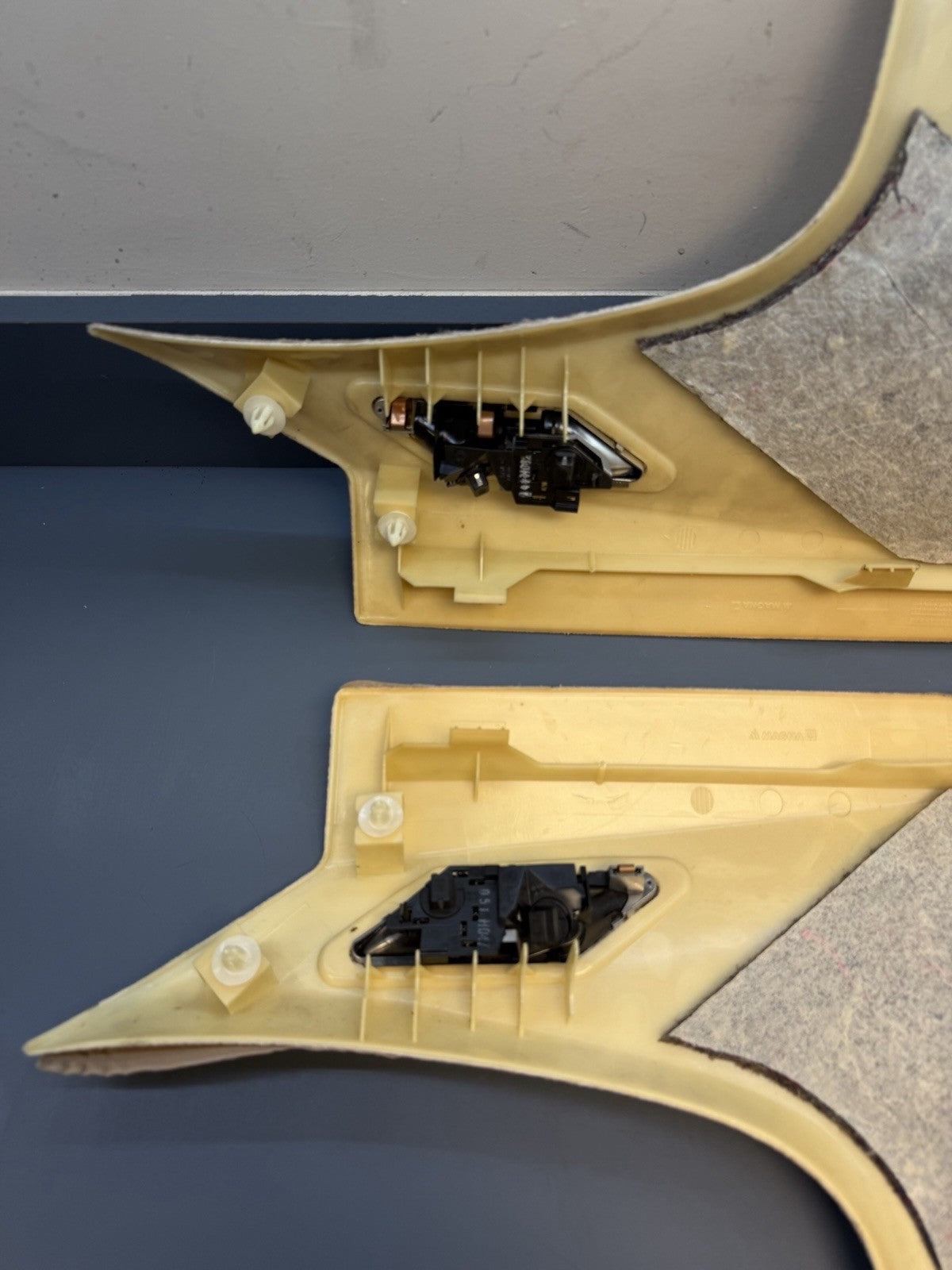 99-05 BMW E46 SEDAN Pair Of Left & Right Rear C Pillar Trim Panel BEIGE 8220243