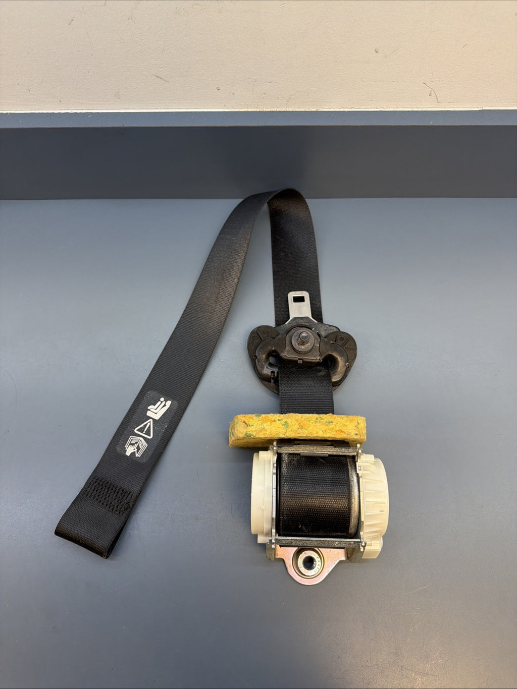 08-13 BMW E90 E92 E93 M3 OEM Coupe Front Right Seat Belt Black 34016740
