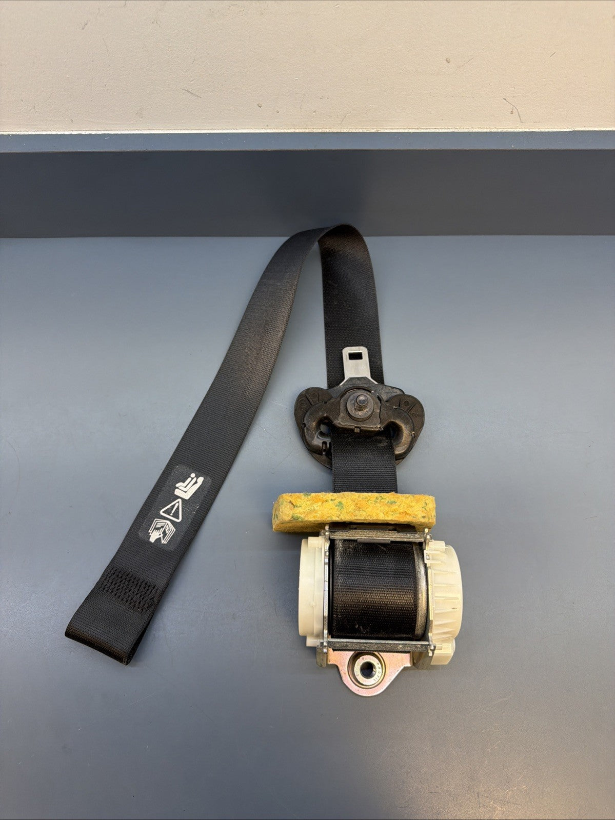 08-13 BMW E90 E92 E93 M3 OEM Coupe Front Right Seat Belt Black 34016740