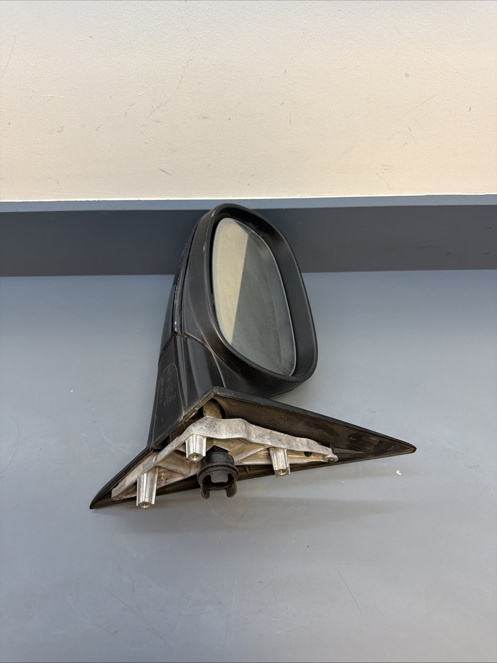 2009–2011 BMW 335i E90 Front Driver Side Mirror OEM 7182695