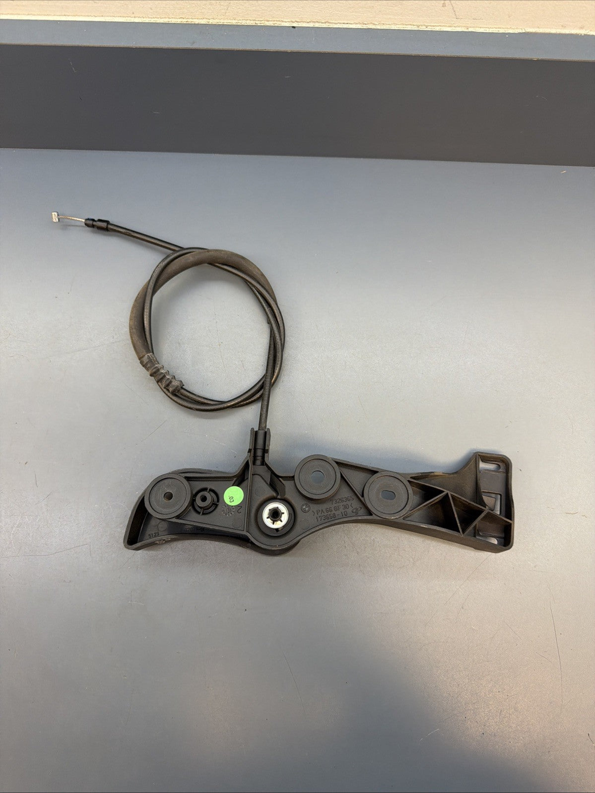 12-22 BMW F30 328i 430i 228i FRONT HOOD SEFETY LOCK LATCH OPEN HANDLE 7326365