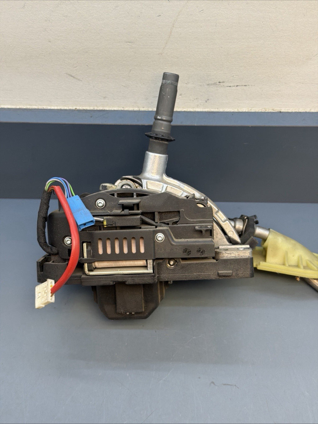 BMW 2006-2013 E90 E92 AUTOMATIC TRANSMISSION GEAR SELECTOR/SHIFTER OEM 7603763
