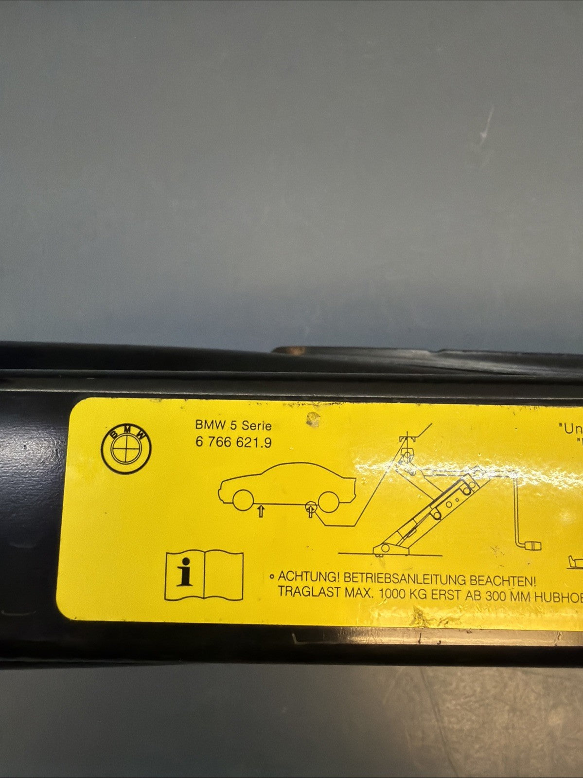 04-10 E60 E61 E63 E64 BMW 550I 525i 530 I 650i SPARE TIRE JACK CAR LIFT OEM