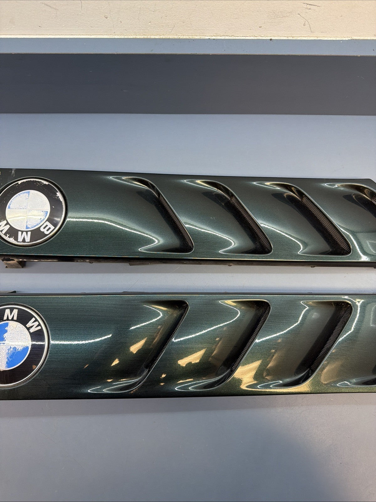 96-02 BMW E36/7 Z3 FRONT RIGHT & LEFT FENDER VENT TRIM GREEN SET 8398016 8398015