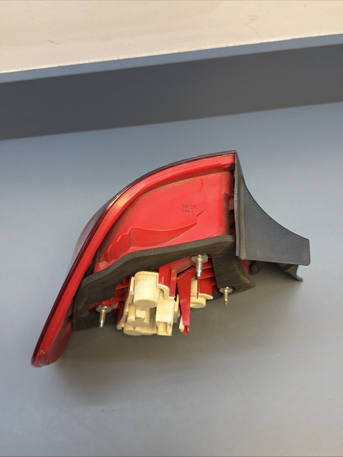 2006-2008 BMW E90 OUTTER PASSANGER PRE LCI TAIL LIGHT 7161956