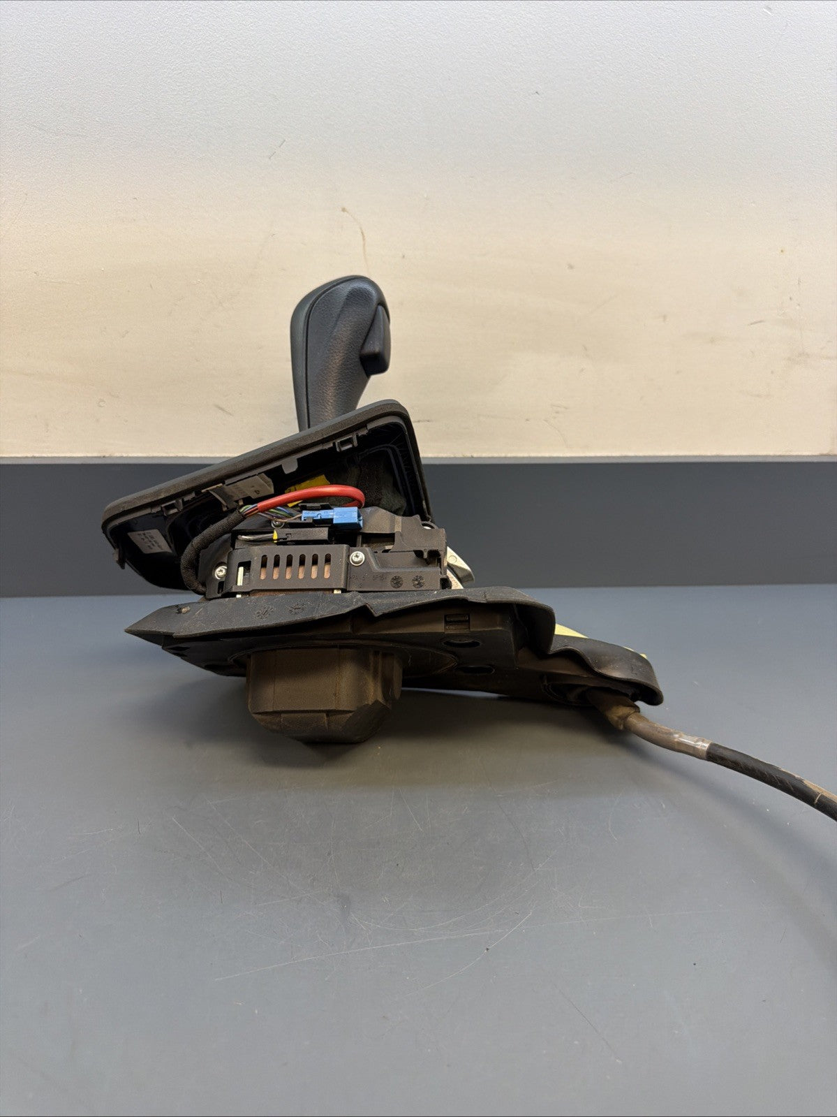 BMW 2006-2013 E90 E92 AUTOMATIC TRANSMISSION GEAR SELECTOR/SHIFTER OEM 7603763