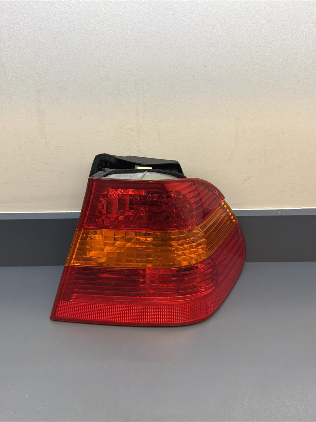 02-05 BMW E46 325i 325xi 330i Sedan Rear Right Tail Light Assy 6946534 OEM