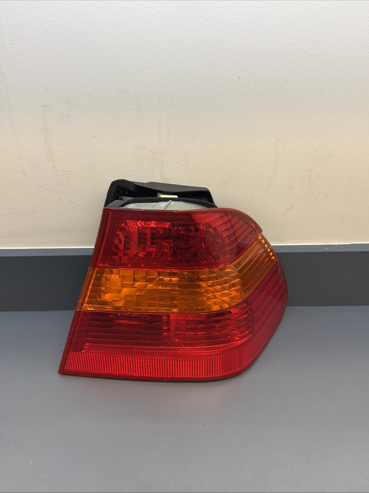 02-05 BMW E46 325i 325xi 330i Sedan Rear Right Tail Light Assy 6946534 OEM