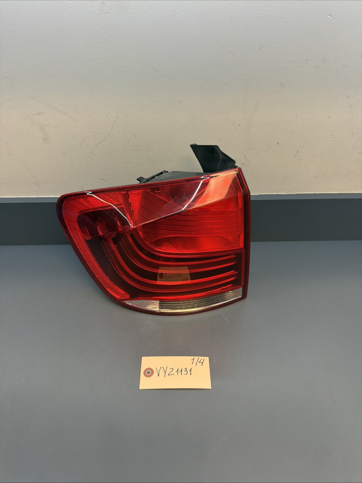 OEM 2012-2015 BMW X1 LH REAR LEFT DRIVERS TAIL LIGHT ASSEMBLY 2990111