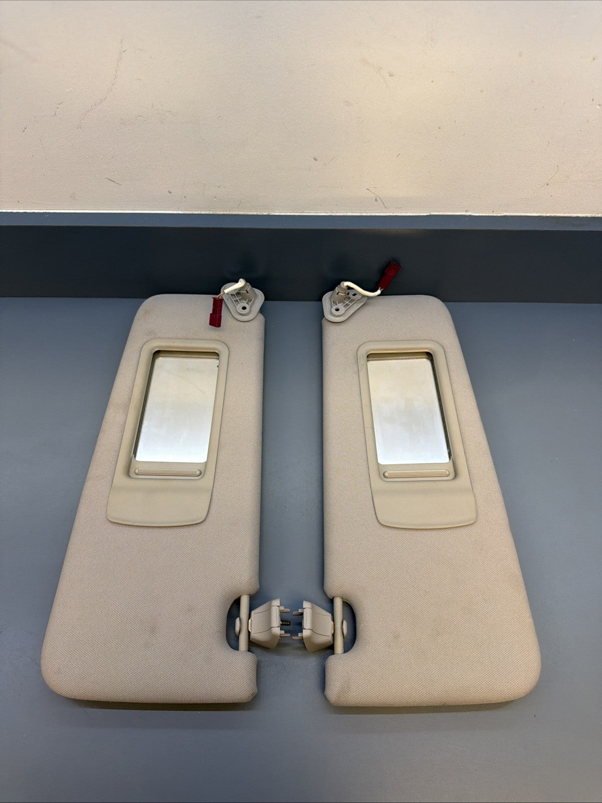 BMW E60 E92 E93 Sun Visor Set OEM Driver & Passenger 6905983 GREY *READ*