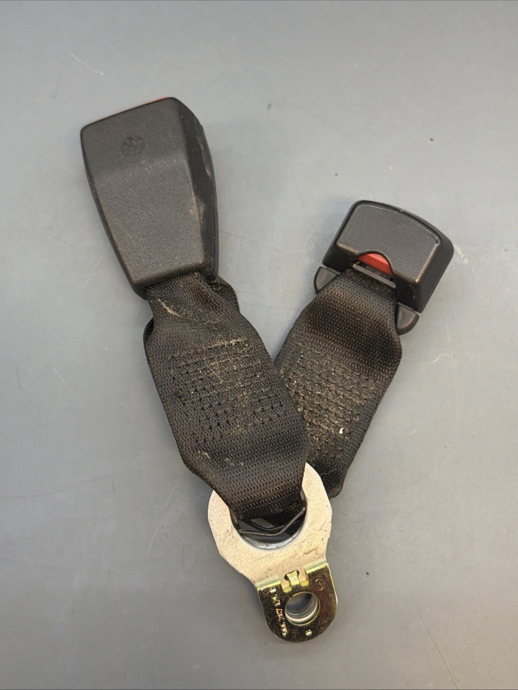 OEM REAR LEFT & REAR RIGHT Seat Belt Buckle Receiver 01-05 BMW 325I E46 8226039