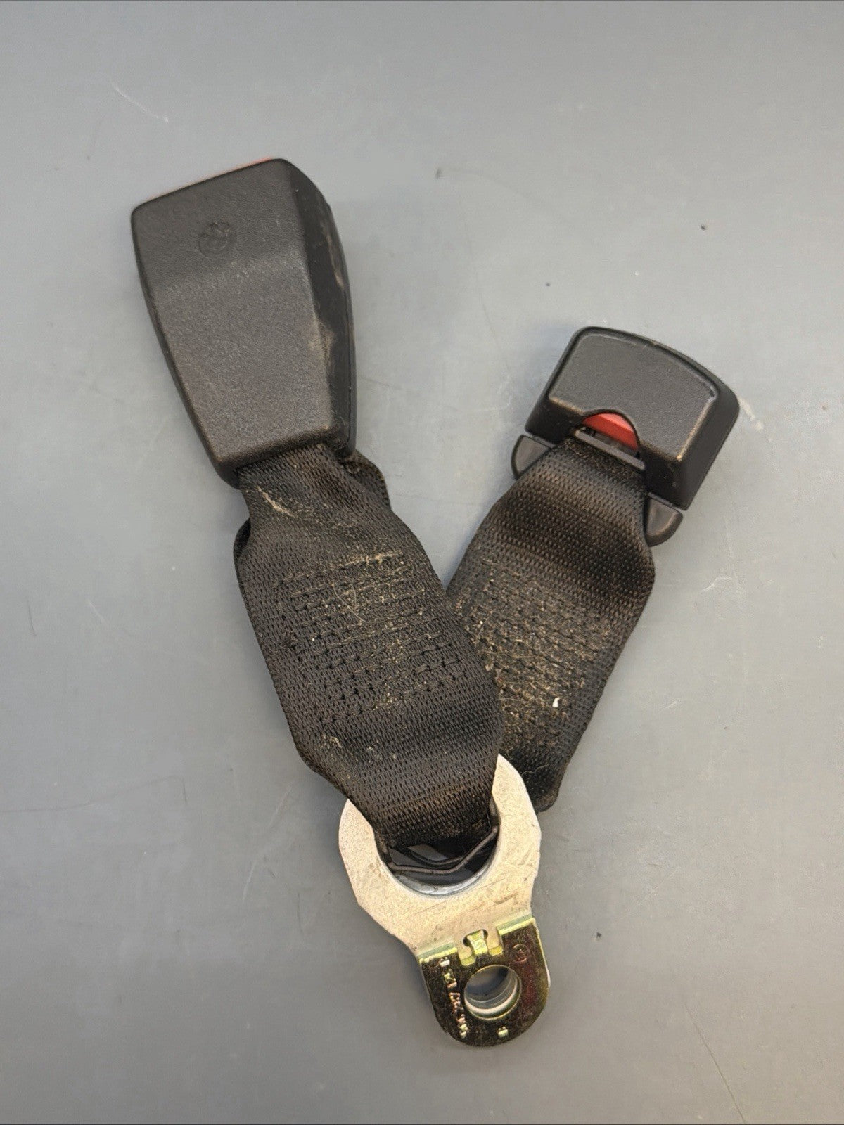 OEM REAR LEFT & REAR RIGHT Seat Belt Buckle Receiver 01-05 BMW 325I E46 8226039