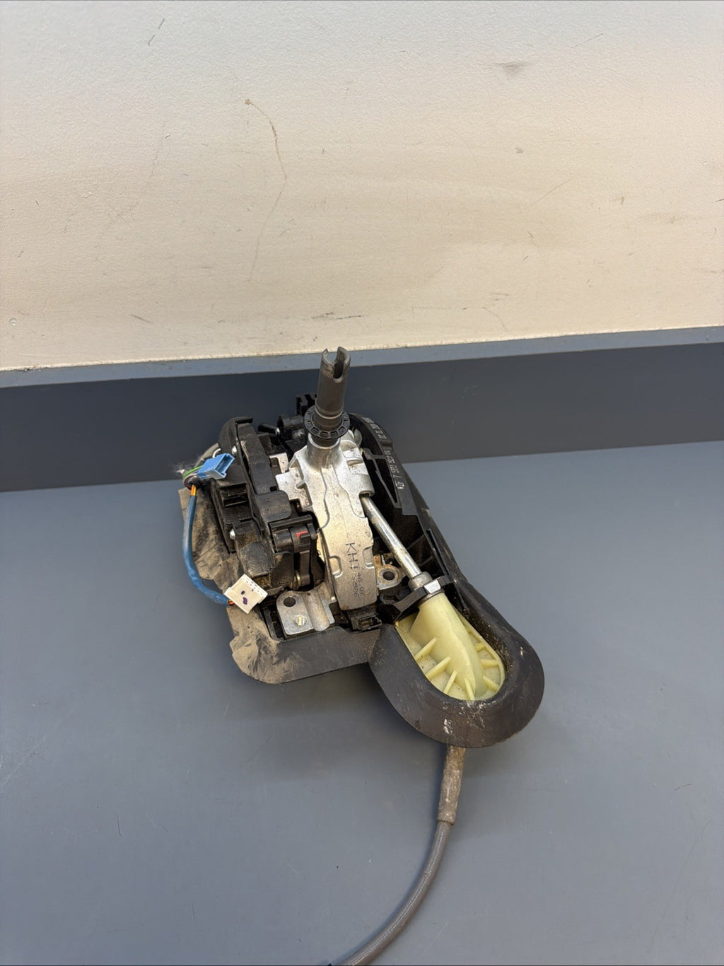 07-13 BMW E90 E91 E92 OEM AUTOMATIC TRANSMISSION GEAR SHIFTER W CABLE 7580923
