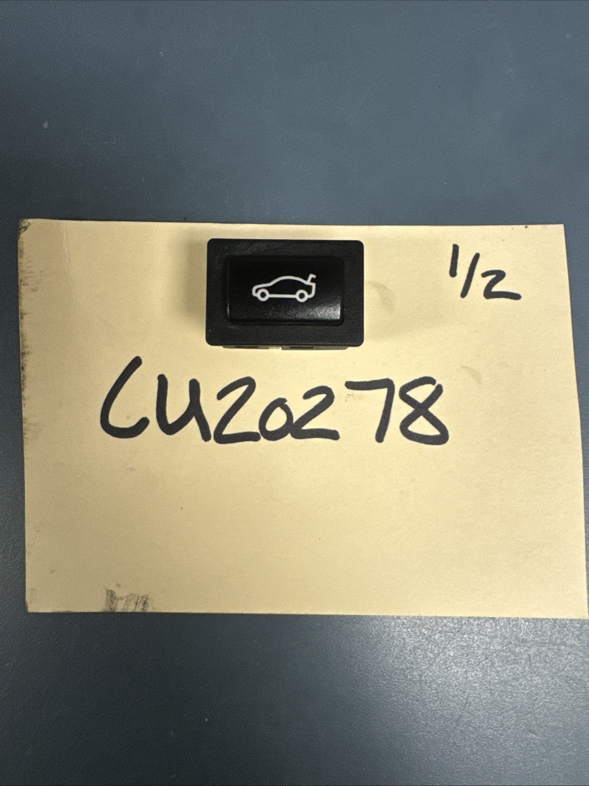 2004-2013 BMW 3-SERIES 5-SERIES Trunk Release Unlock Switch Button 6921846OEM