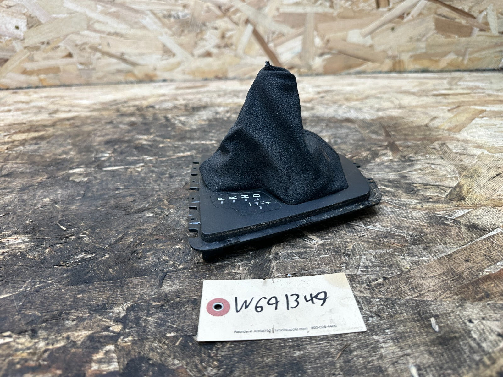BMW 2003-2010 E83 X3 AUTOMATIC TRANSMISSION GEAR SHIFTER BOOT BLACK OEM 7056025