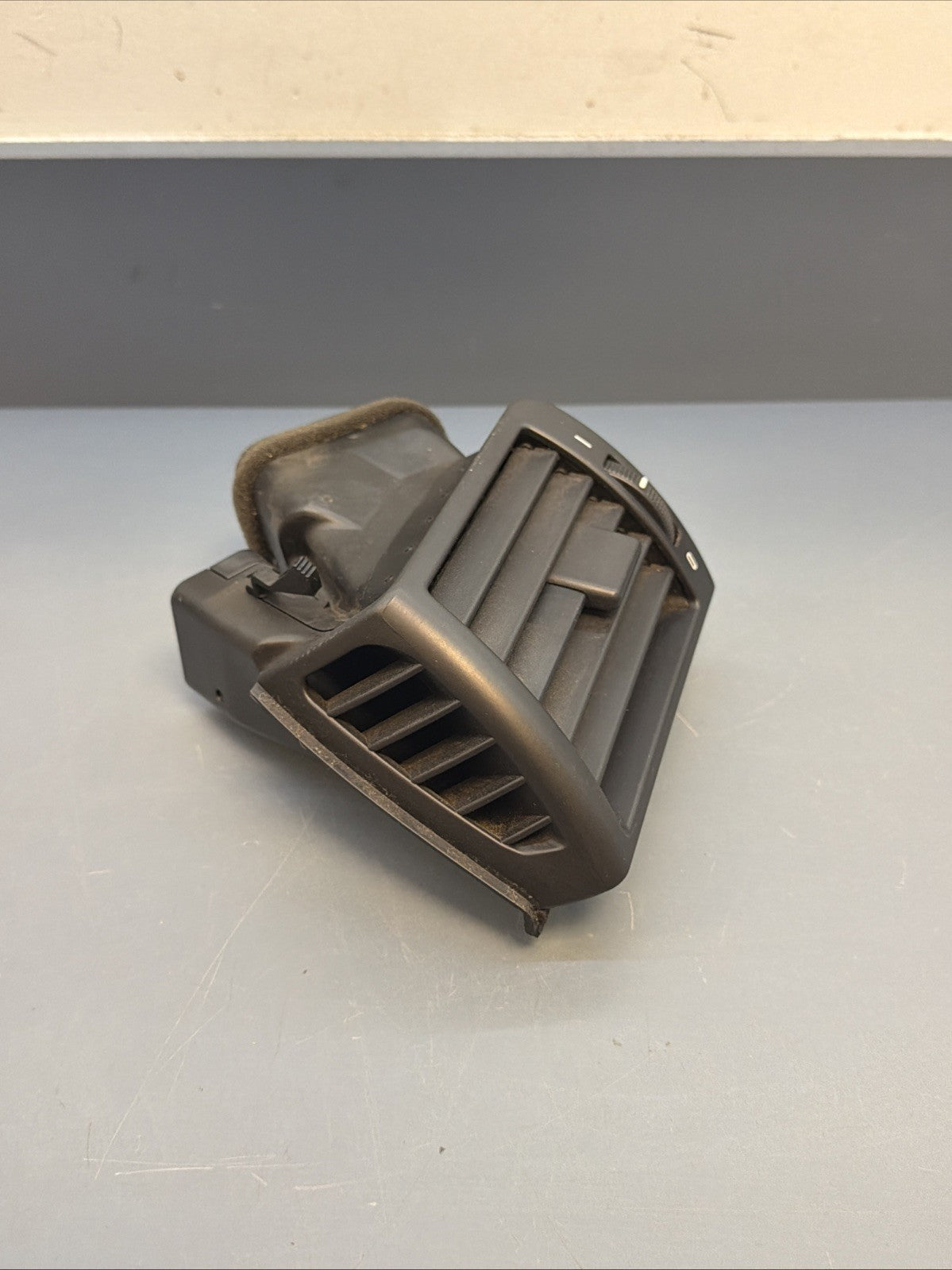 00-06 BMW E46 3 Series Left Air Vent Port A/C Genuine OEM 8361897