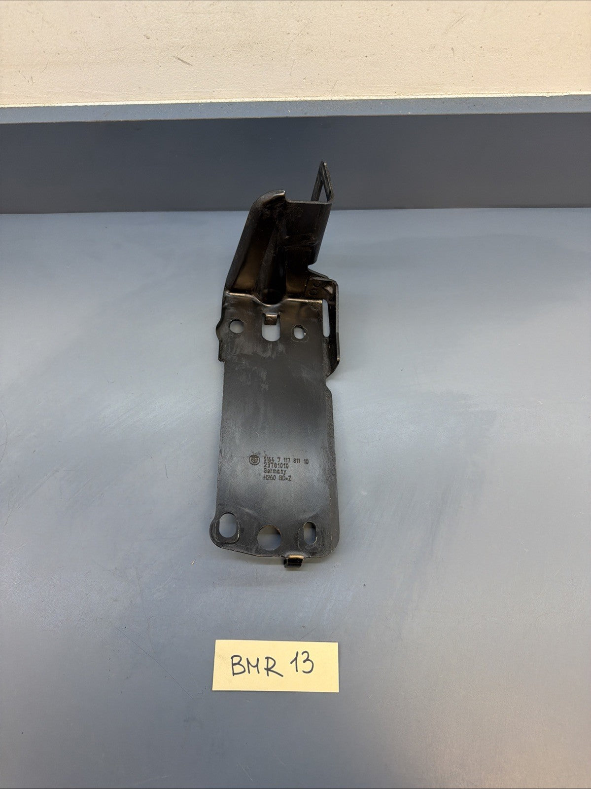 07-13 BMW 335i E90 E91 E92 E93 Front Left Lower Radiator Bracket OEM 7117811