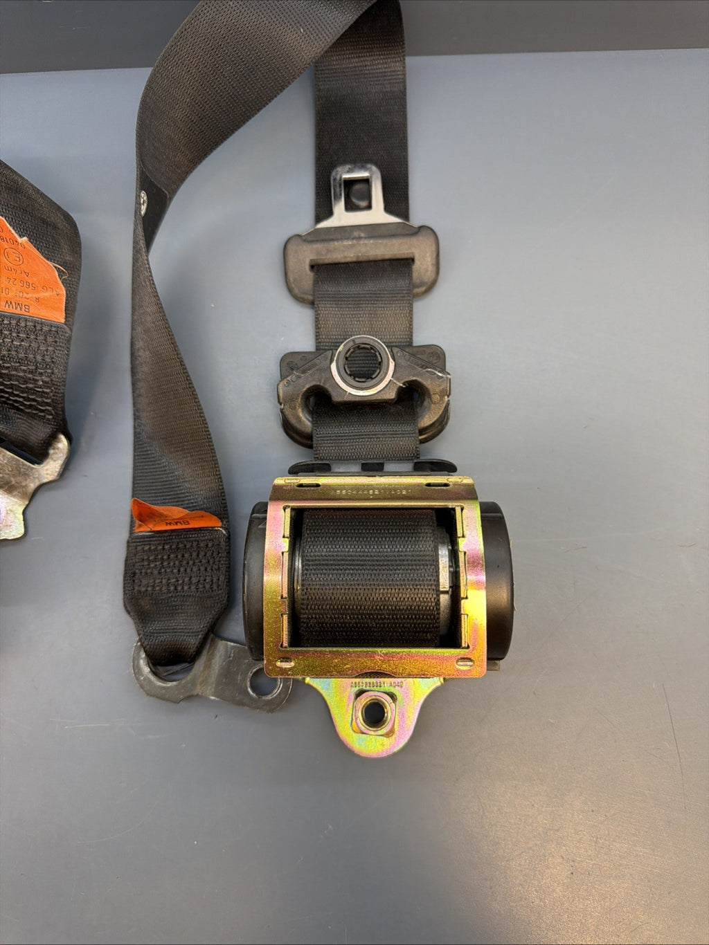 BMW E46 SEDAN Rear Left and Right Seat Belt Retractor Set 8201017