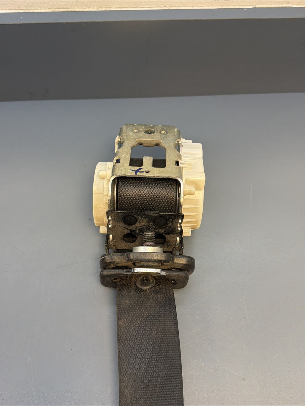 03-10 BMW E63 E64 645 650 M6 REAR LEFT or RIGHT SEAT BELT CONVERTIBLE 34003266