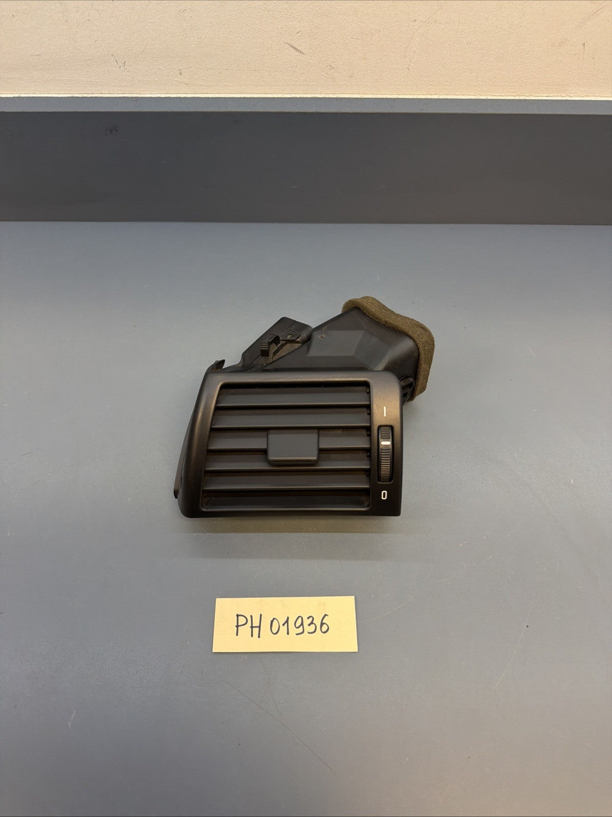 00-06 BMW E46 3 Series Left Air Vent Port A/C Genuine OEM 8361897