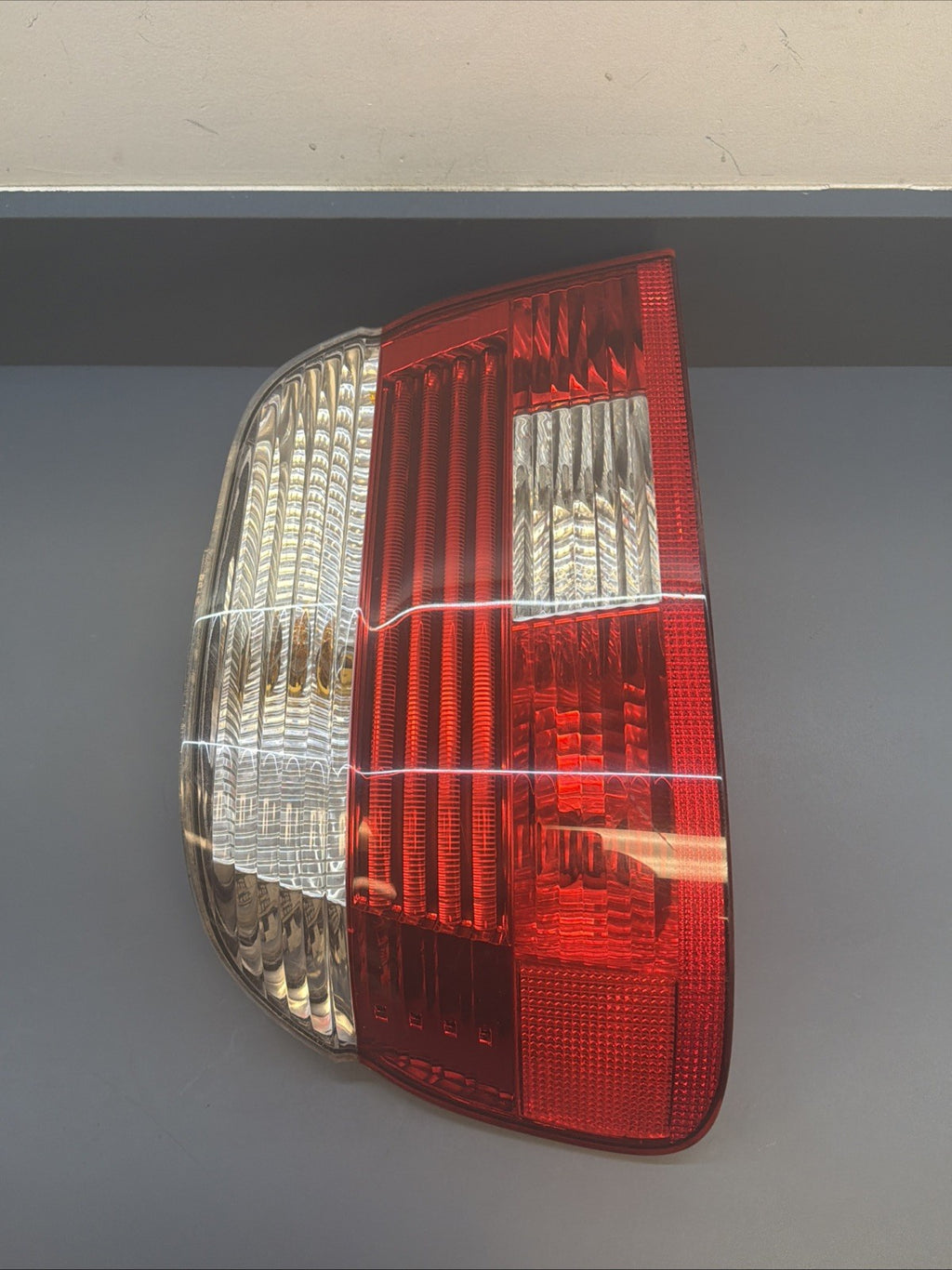 01-03 BMW E39 525 530 540 Sedan Left Driver Side Tail Light Lamp HELLA 6902529