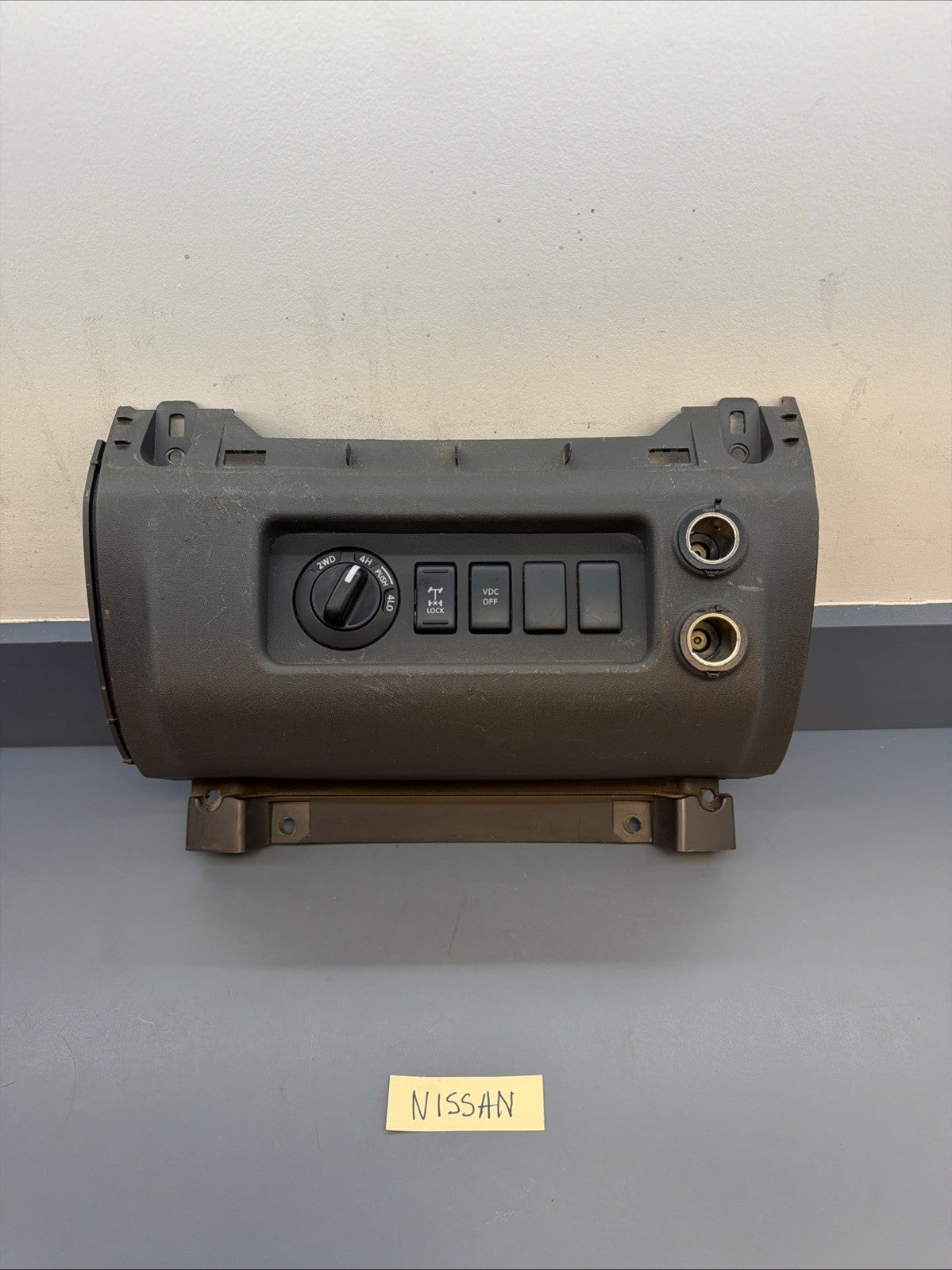 05-12 NISSAN XTERRA Lower Center DASH SWITCH TRIM BEZEL 4WD Switch Vdc Used Oem