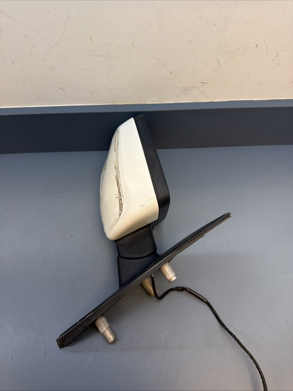 2006-2010 BMW 528i Rh Front Door Side View Mirror Assembly 7043437; 7038344 OEM.