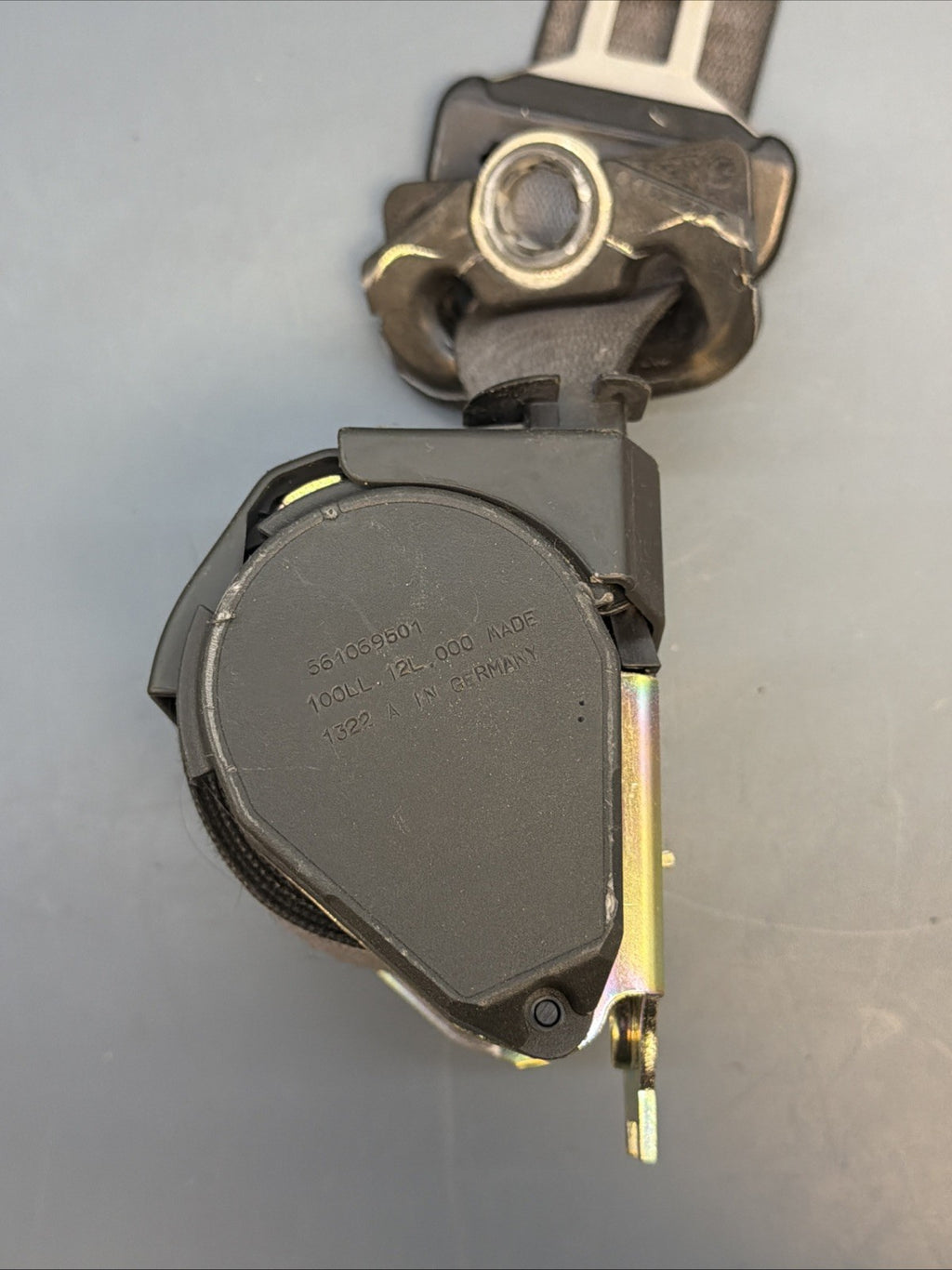 95-03 Bmw E39 5/7 Series Front Left Driver Upper Seat Belt Retractor  8198569