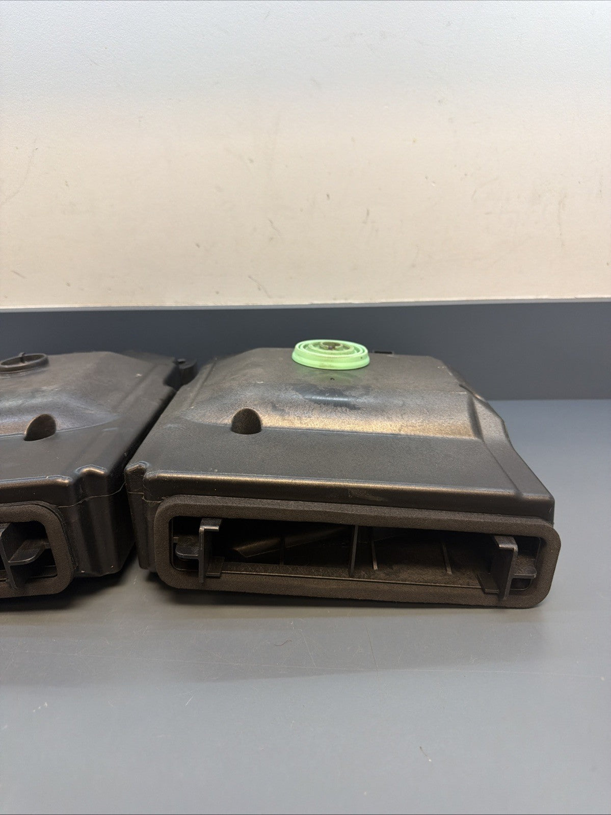 11-15 BMW X1 E84 FRONT LEFT & RIGHT HI-FI SUBWOOFER SET 9143143 9143144